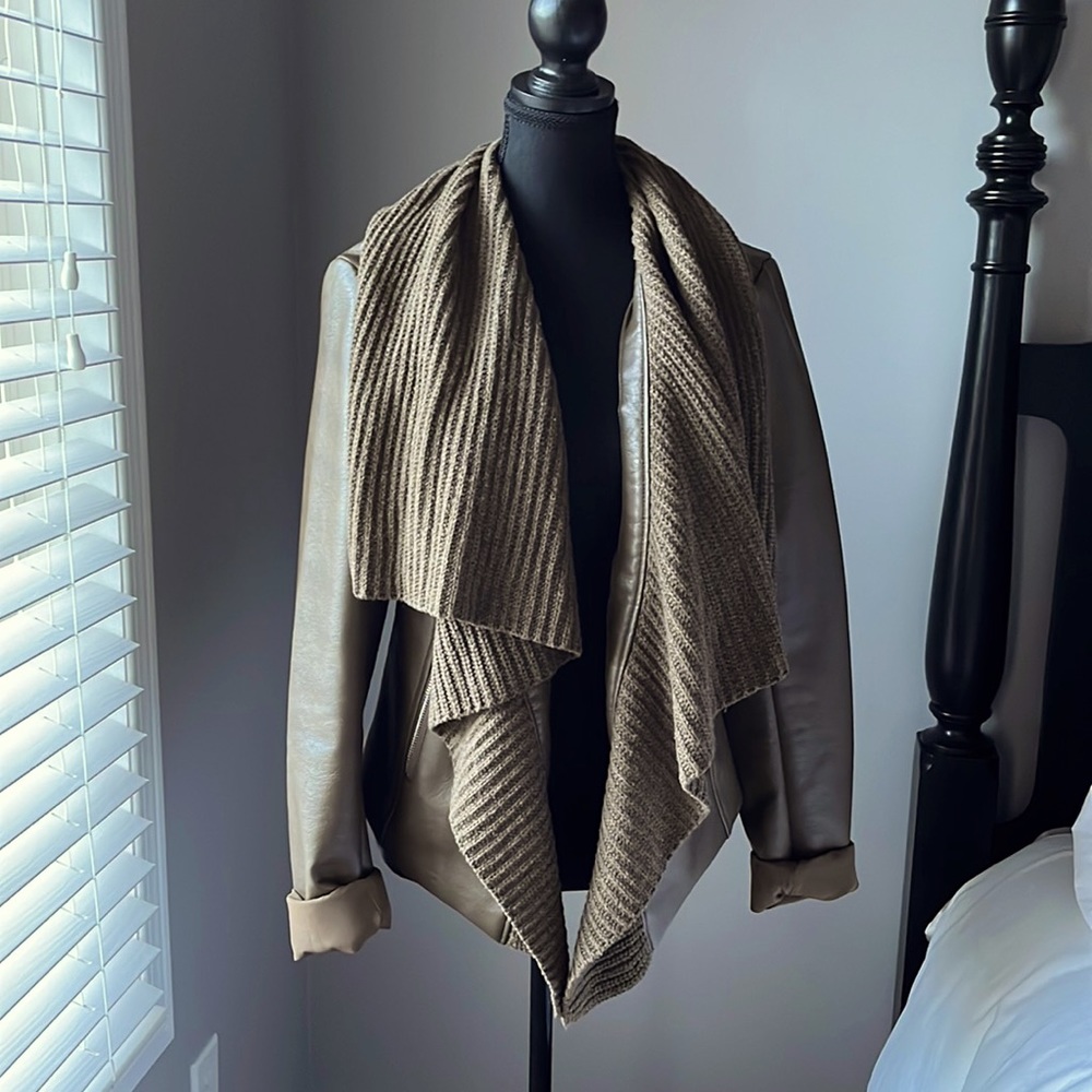 Guess pleather jacket size large. Colour is light brown/khaki